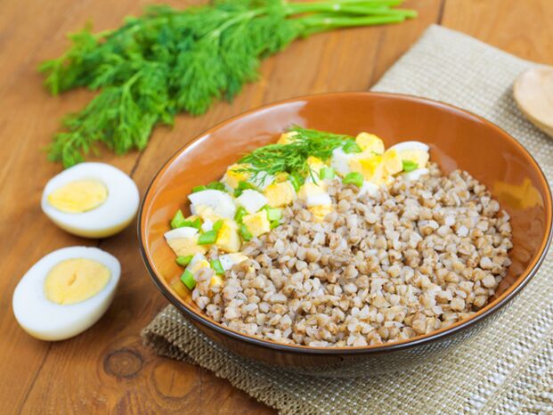 Huevos cocidos con alforfón